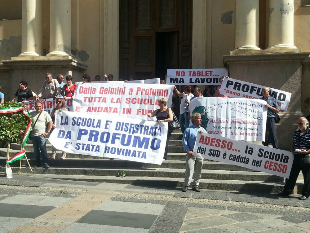 Scuola, protesta dei lavoratori a Catanzaro