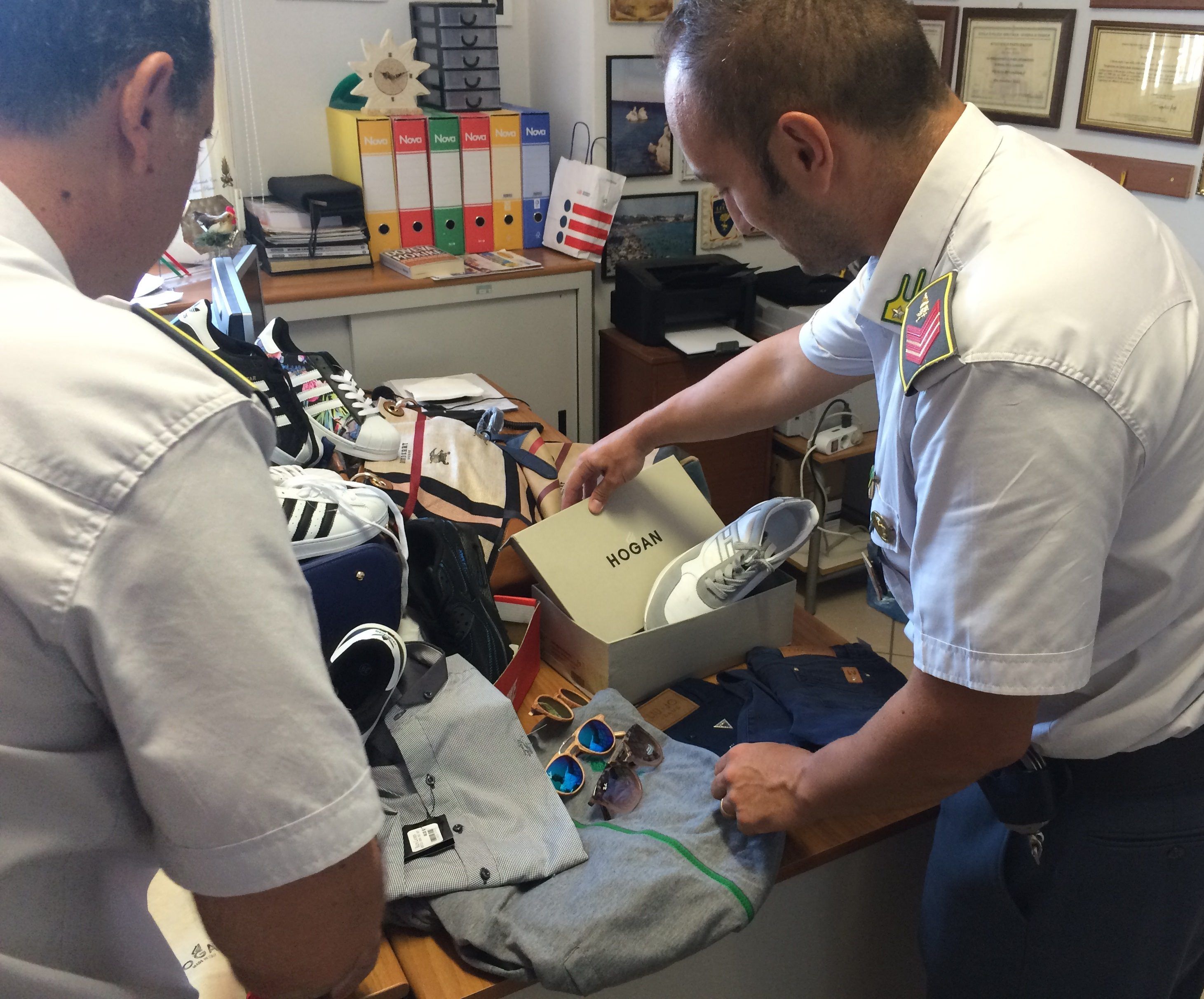 Contraffazione, maxi sequestro a Rossano