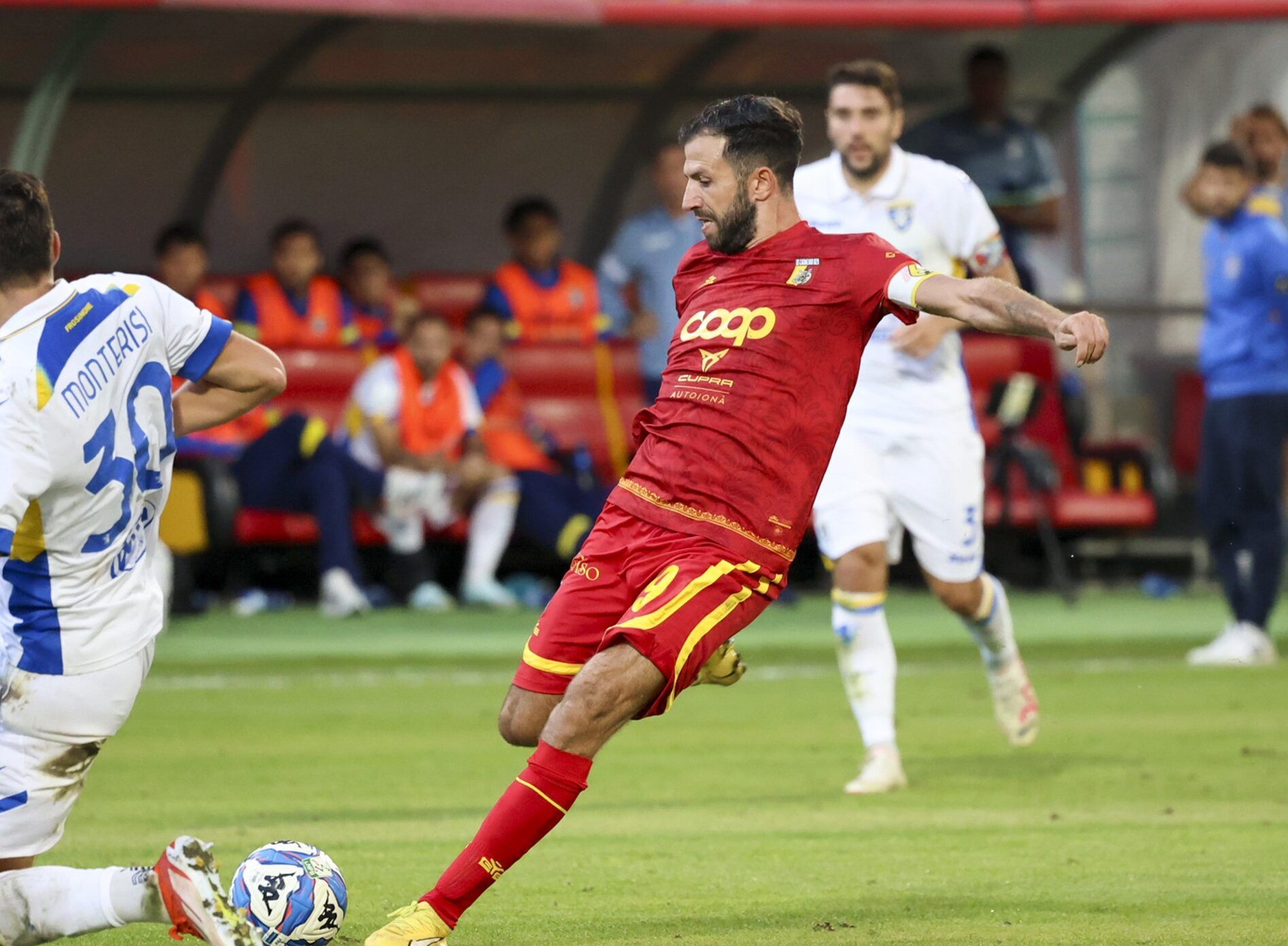 Serie B, fermato in casa il Catanzaro: pareggio a reti bianche contro il Frosinone