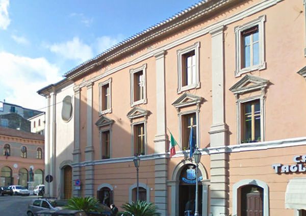 Il bando che esclude i dipendenti dell’ex comune di Rossano