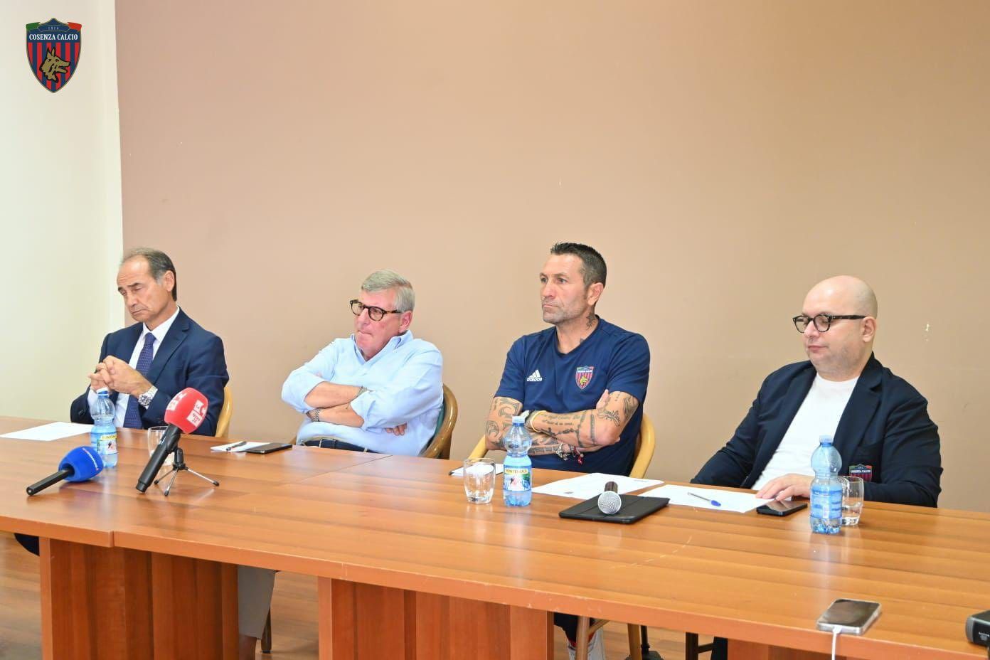 Cosenza calcio, le parole gelide di Lupo e Micheli e quel «se resterò» che racconta tutto