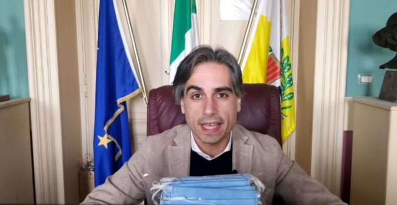 Reggio, l’opposizione contro Falcomatà: «Mascherine “vendute” come regali propri»