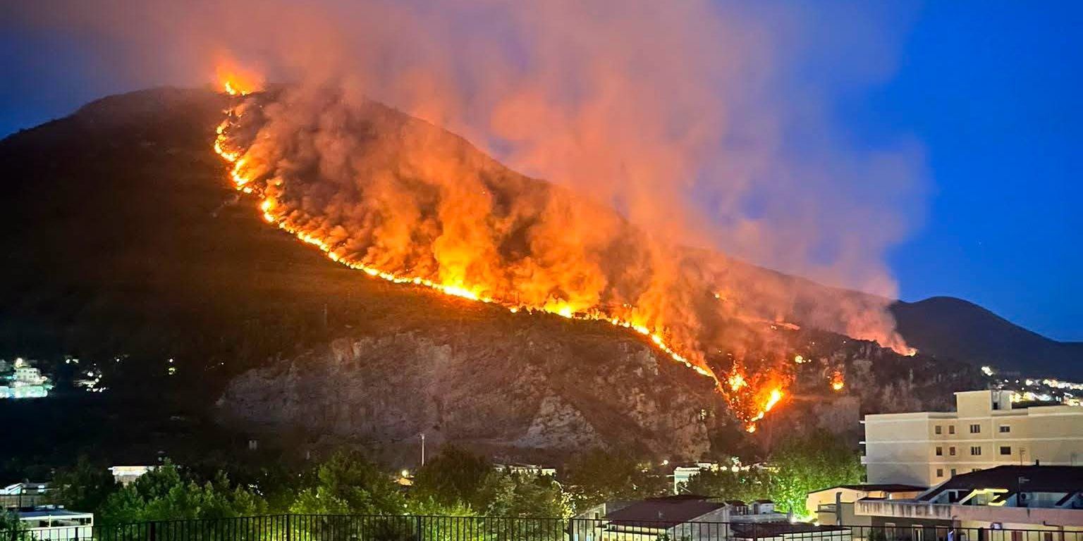 Incendio a Praia a Mare, rientrato l’allarme nell’area del Santuario della Madonna della Grotta