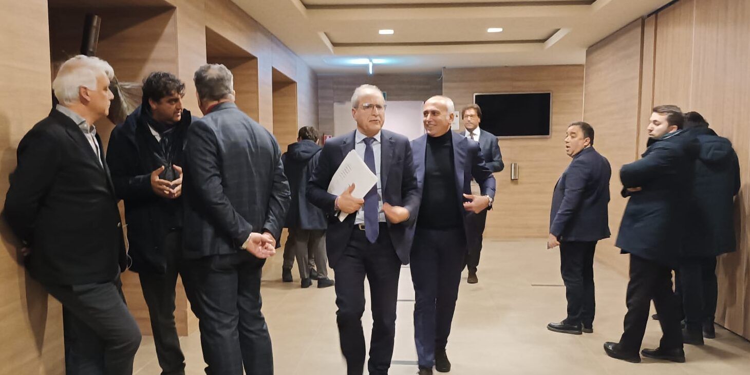 Anci, i sindaci dei grossi centri chiedono una candidatura di “superamento”. Tra i firmatari c’è anche Caruso