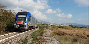Scutellà: «Sibari-Crotone elettrificata solo nel 2027, altro che festeggiamenti»