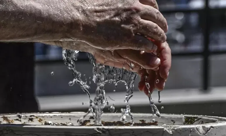 Cosenza si prepara al caldo estremo: fontane riattivate e possibili autobotti in città