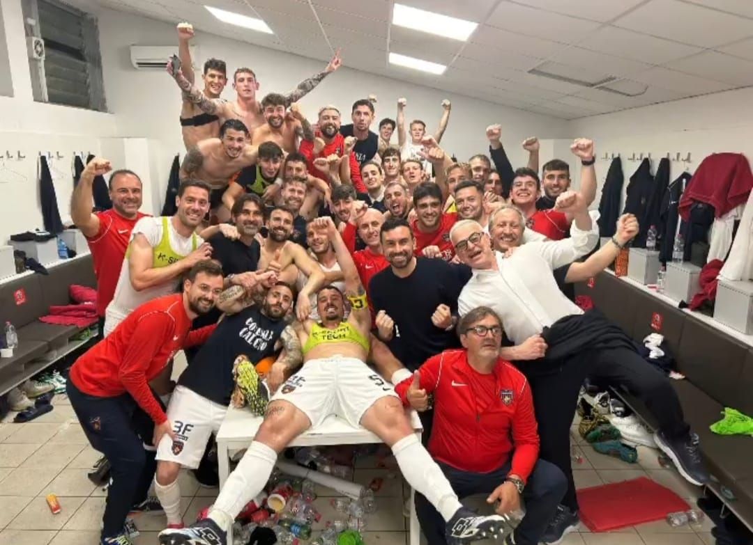 La dolce notte di Cosenza. Una città in festa per la serie B