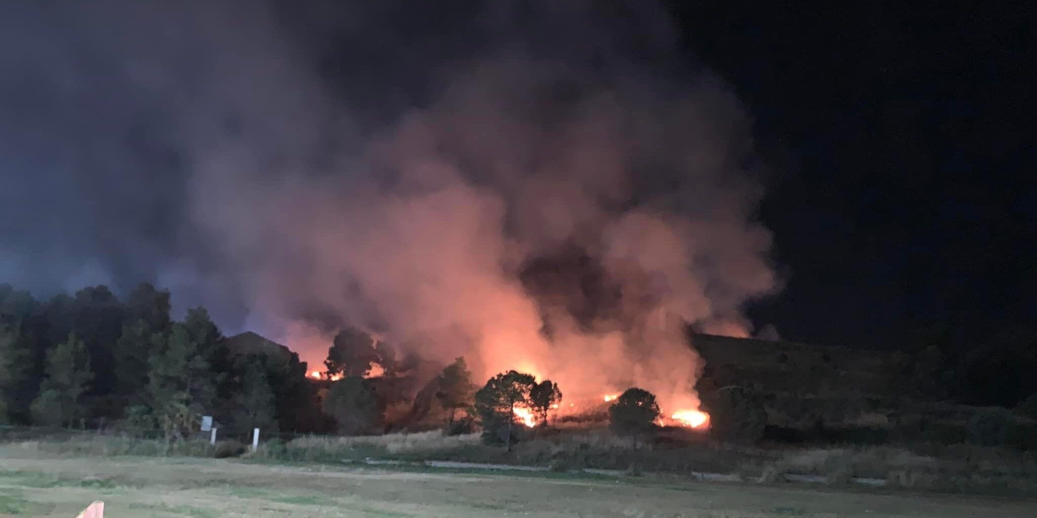 Crotone, fiamme a Parco Pignera. «Vigliacchi che non amano la città»