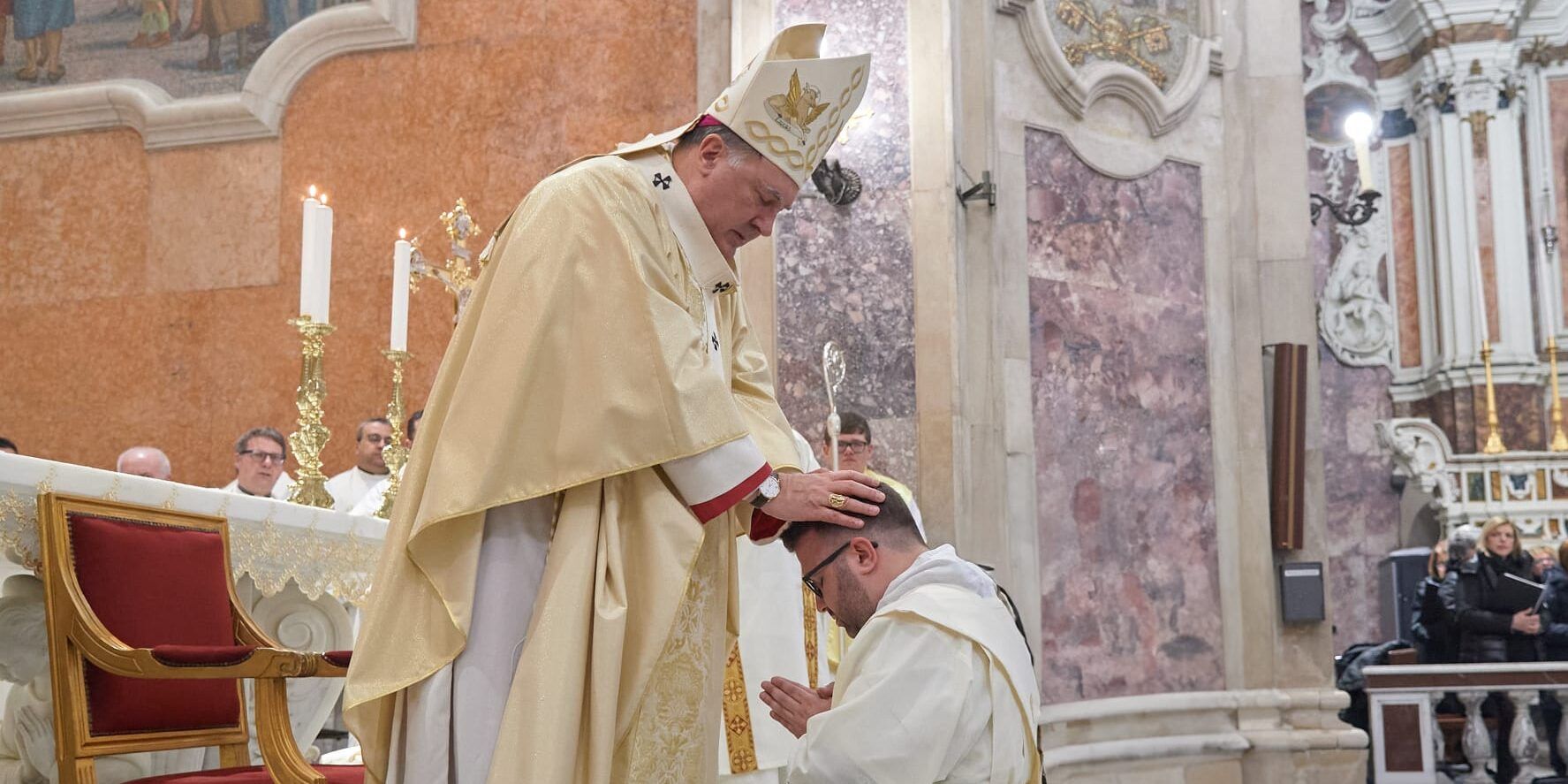 L’Arcidiocesi di Catanzaro-Squillace accoglie il nuovo sacerdote don Simone Samà