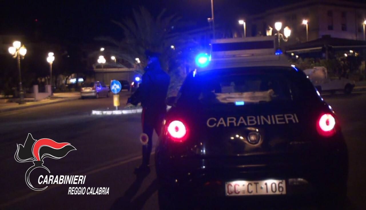 Spuntano i coltelli in una rissa a Bagnara: tre denunce