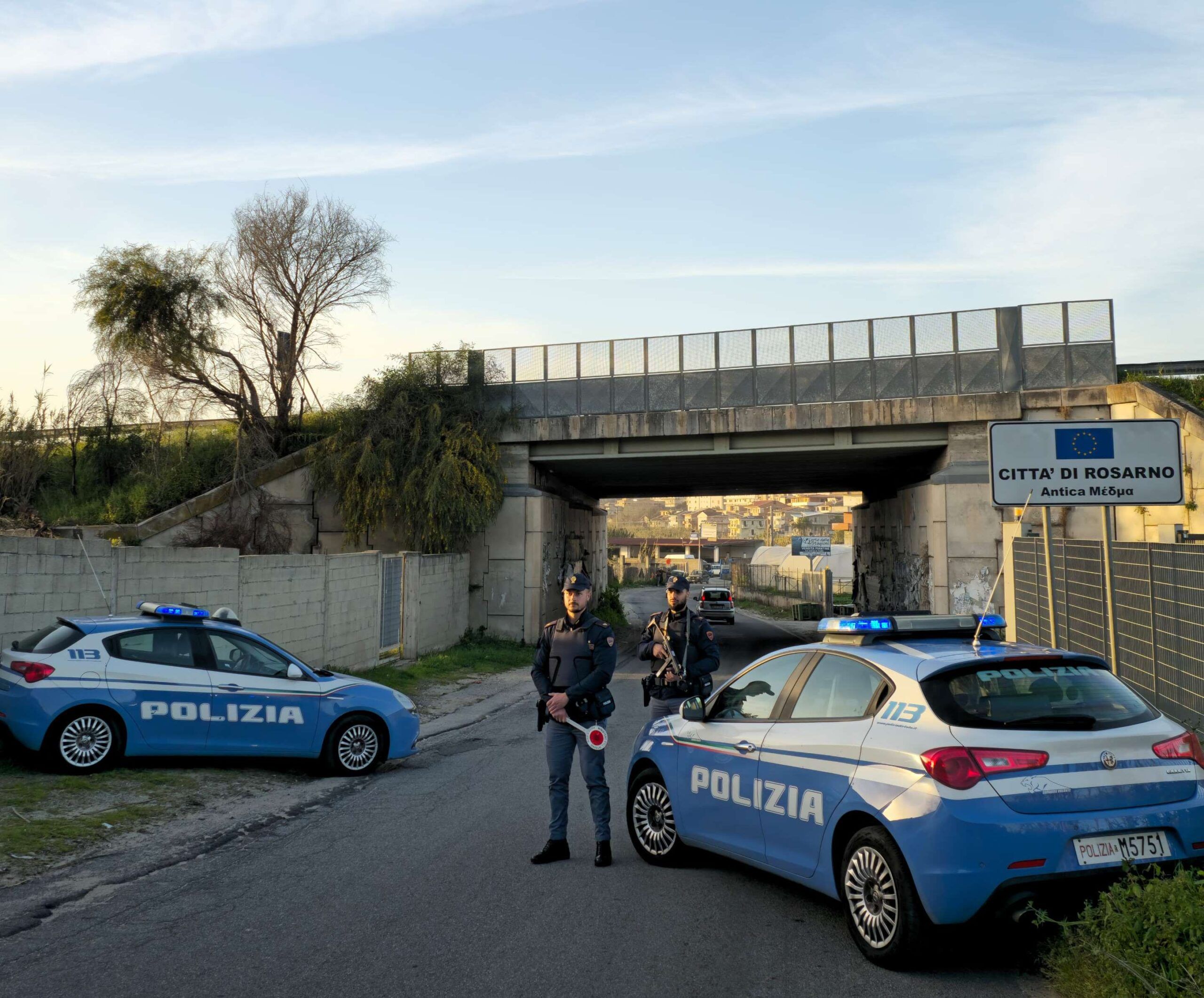 Aggredisce i poliziotti al posto di blocco, un arresto a Rosarno