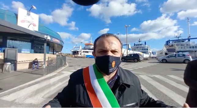 Super green pass, il sindaco di Messina “occupa” lo Stretto