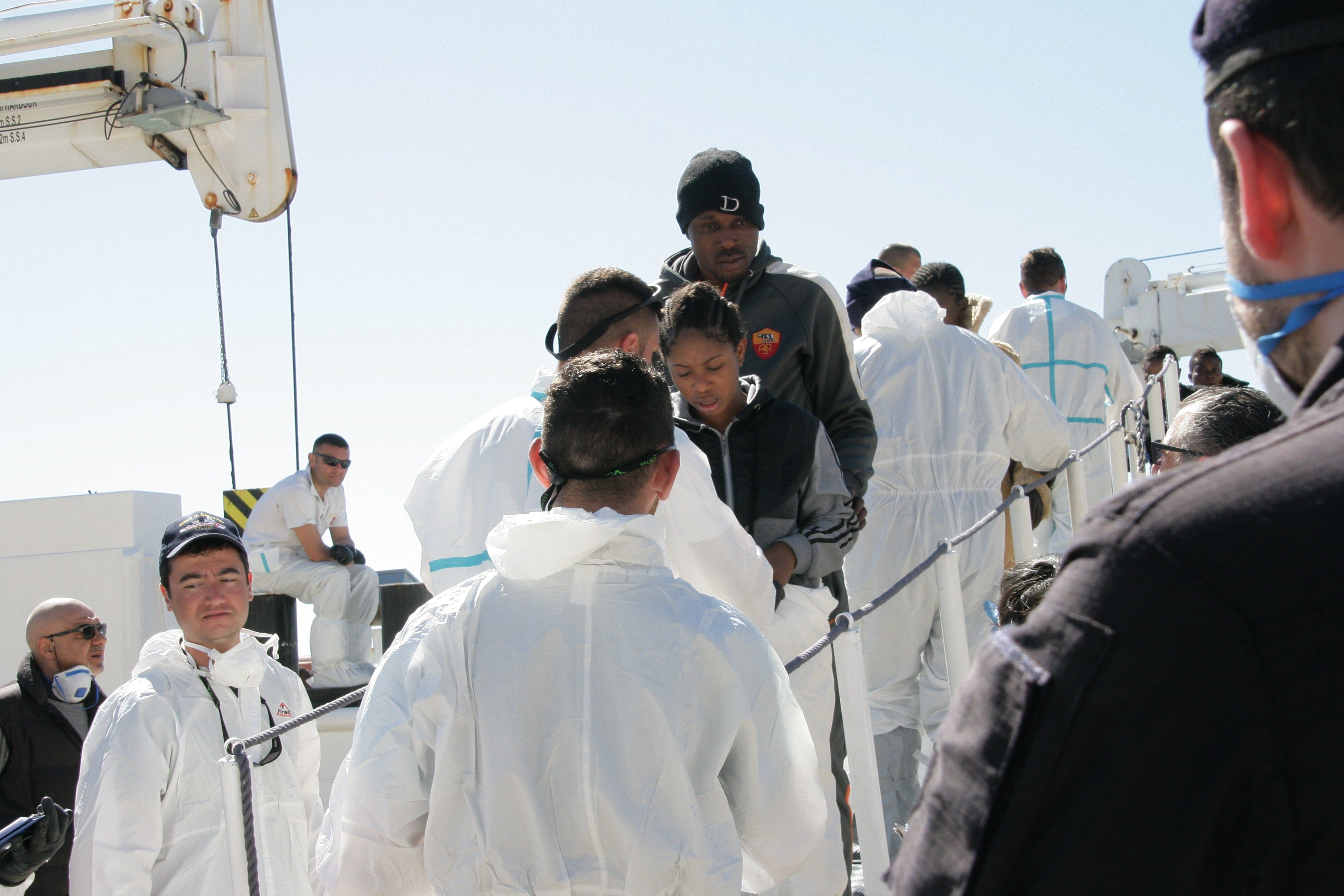 Reggio, sbarcati i 182 migranti salvati da nave Echo