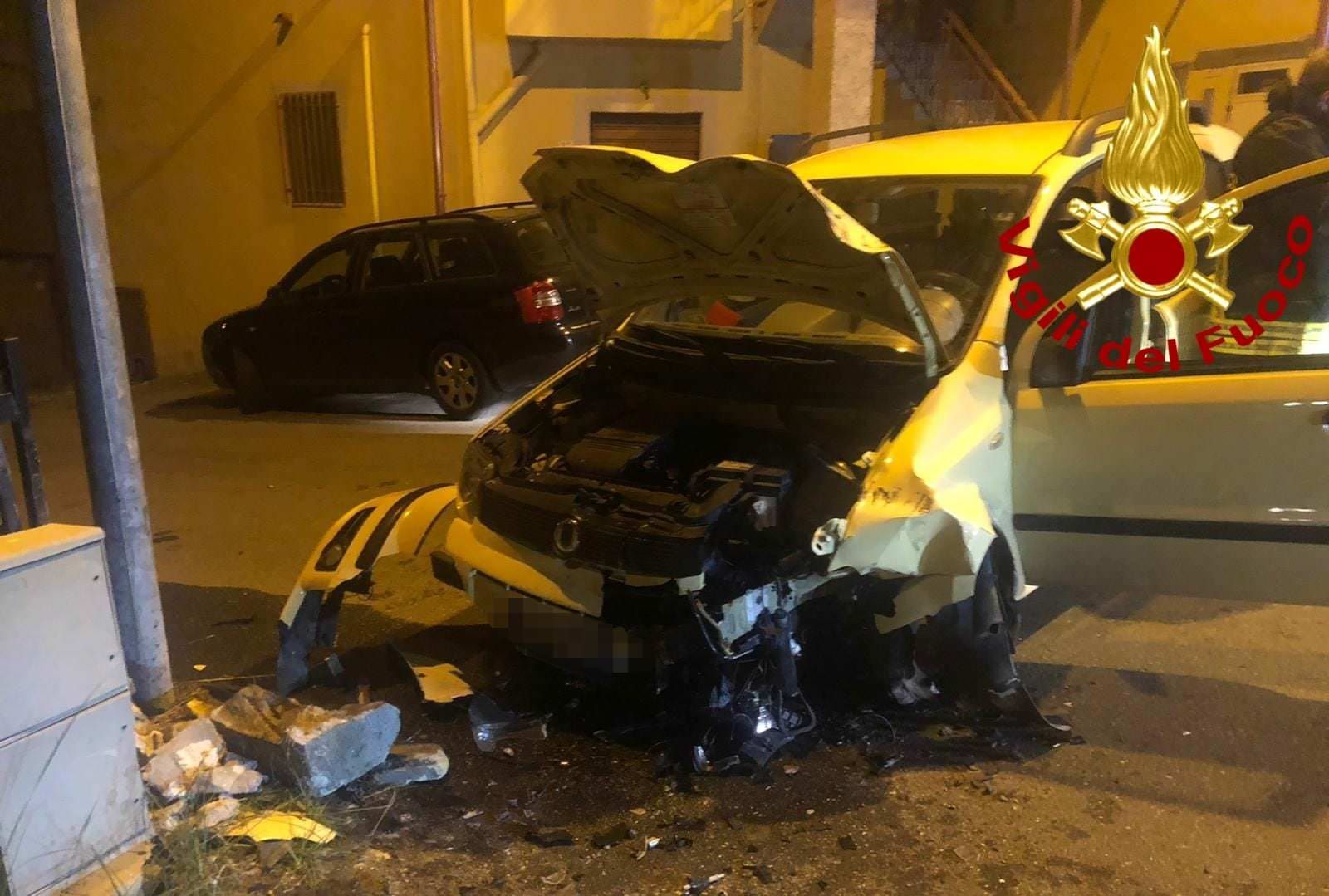 Sellia Marina, un’auto impatta contro un muro, un ferito