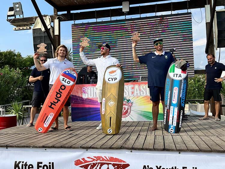 Sport e spettacolo alla “Kite foil world series 2022” a Gizzeria: riders da tutto il mondo