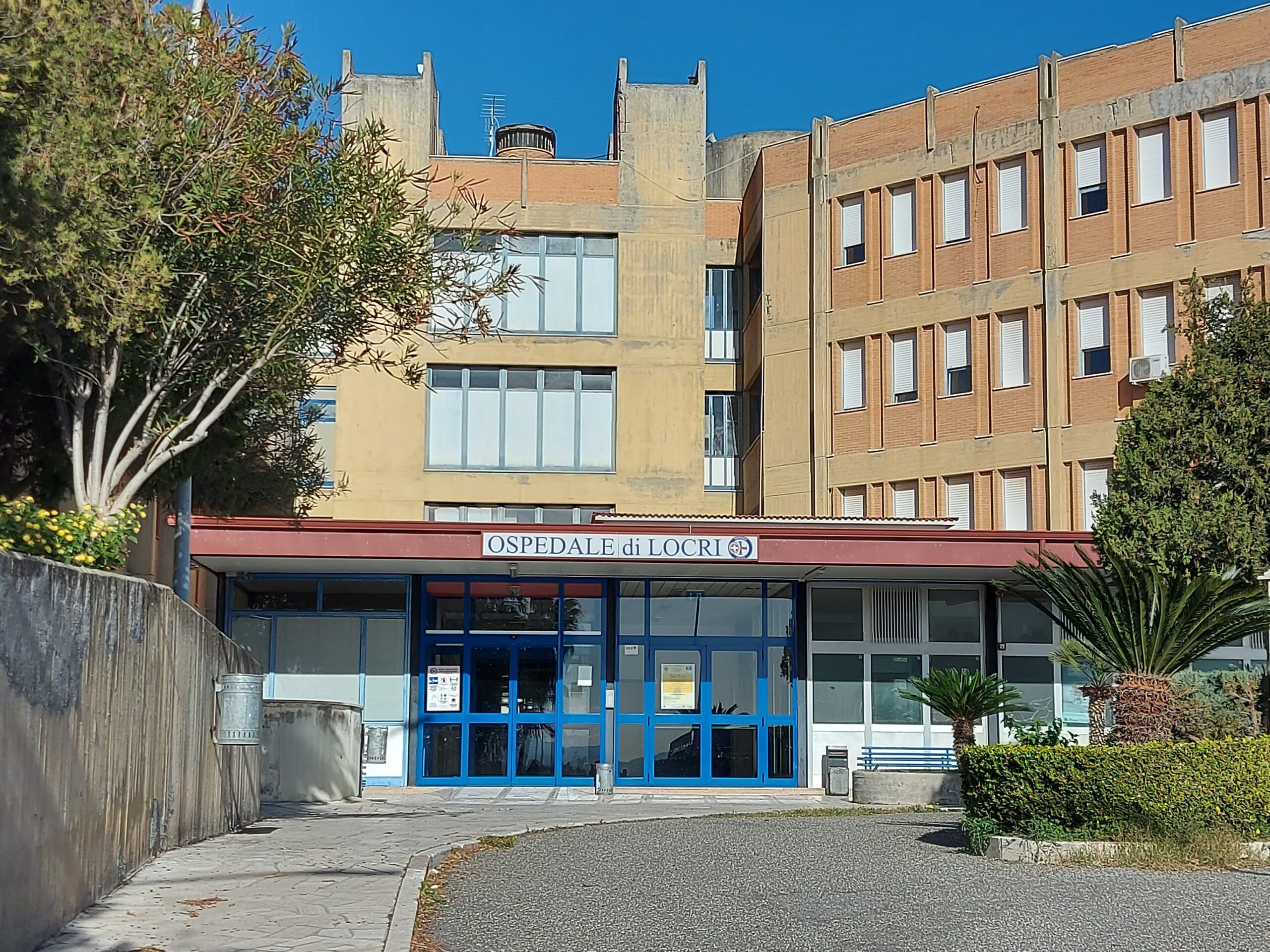 Ospedale di Locri, associazioni e cittadini pronti a manifestare: «Basta con le soluzioni tampone»