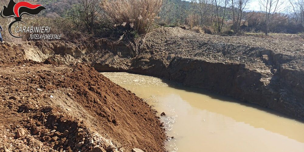 Smaltimento illeciti di rifiuti, denunciate tre ditte nel Cosentino. Sigilli ad un’area del Crati