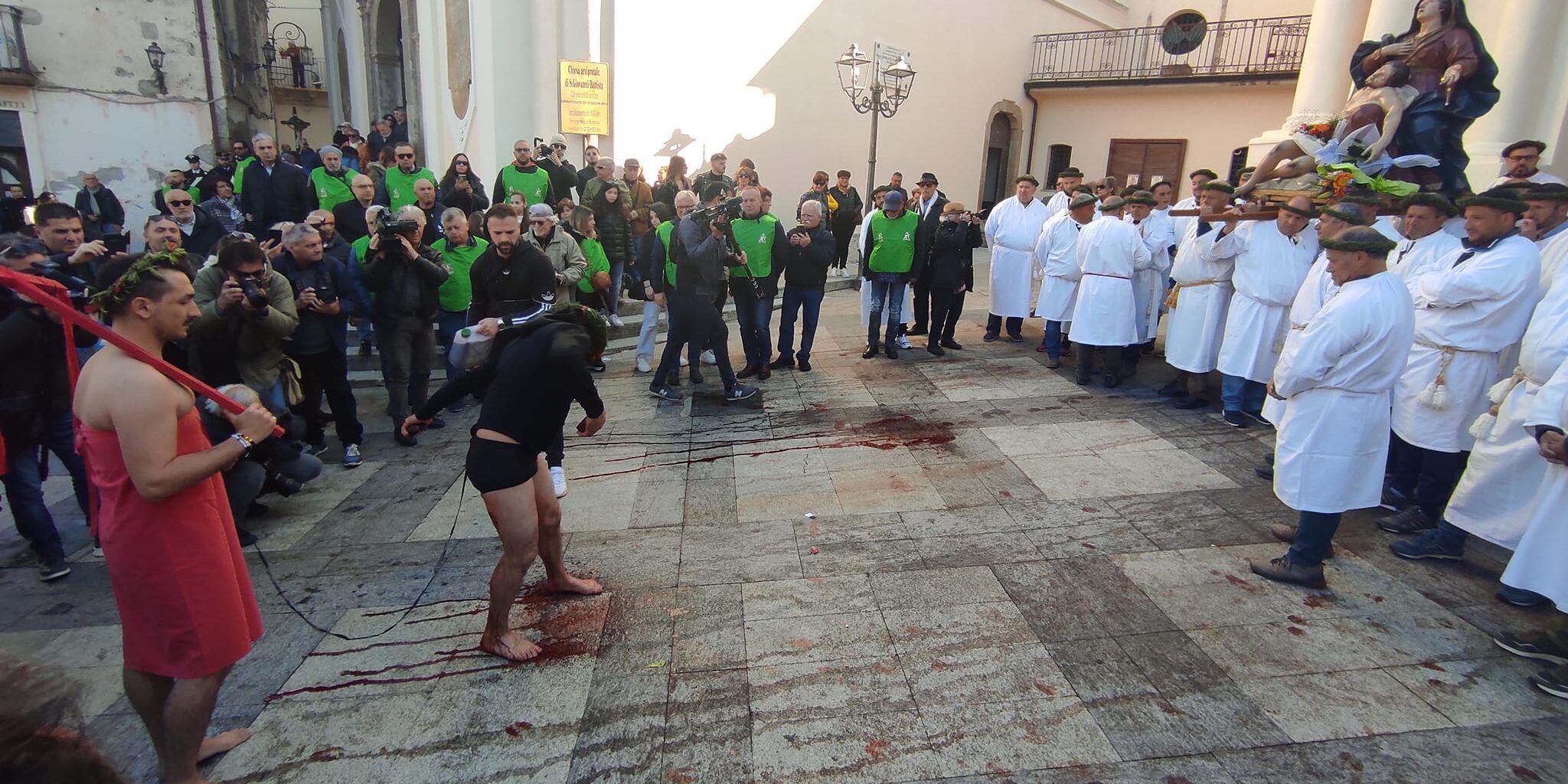 Pasqua, in Calabria la tradizione dei riti tra fede e riflessioni sull’accoglienza – FOTO