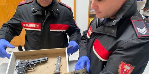 Picchia un infermiere in Pronto soccorso e va in giro con una pistola, sorvegliato speciale in manette a Catanzaro
