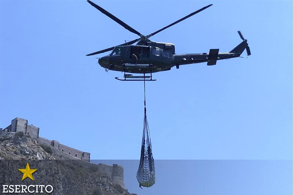 Un elicottero da Lamezia per "ridare" le linee telefoniche a Stromboli