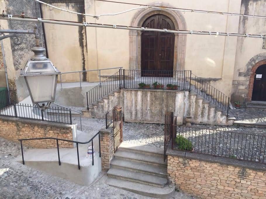 Marzi, sindaco e parroco pagheranno per la chiesa “cementificata”