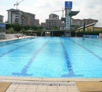 «Piscina in condizioni precarie»