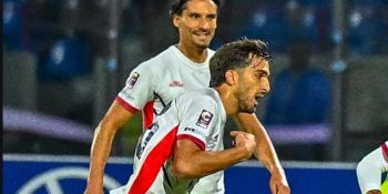 Crotone, beffa nel finale. Il Catania rimonta e vince 2-1 con rigore allo scadere