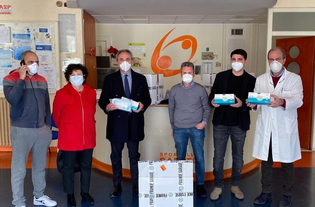 Il Crotone dona quattromila mascherine all’Asp