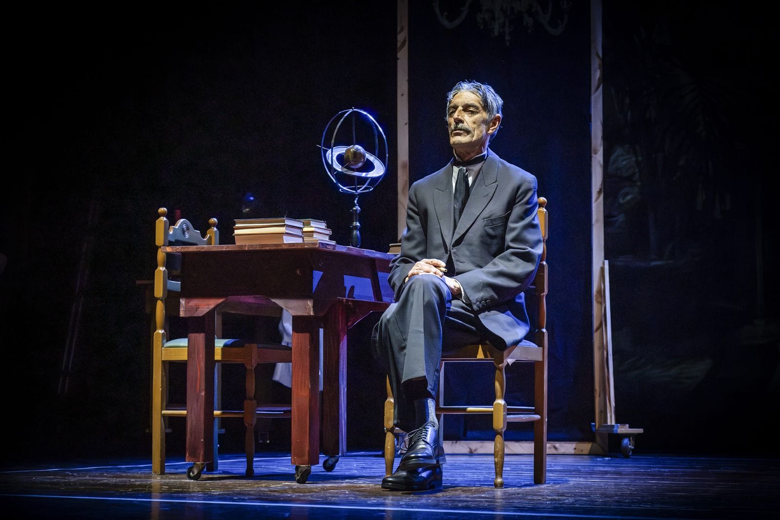 Nikola Tesla rivive sulla scena. Il debutto al festival “Drama”