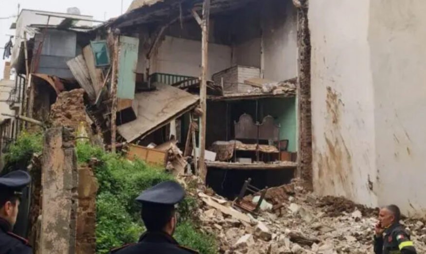 Tragedia sfiorata a Scilla, crolla una palazzina