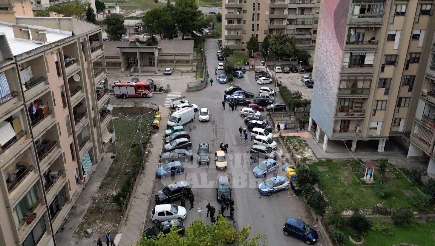 “Alto Impatto” a Catanzaro, blitz nel fortino dei rom ad Aranceto – VIDEO E FOTO