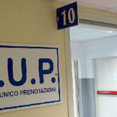Cosenza, disservizi al Cup: l’Azienda ospedaliera si scusa con l’utenza e diffida la società