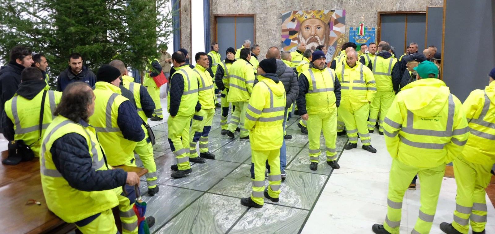 Cosenza, protesta dei lavoratori di Ecologia Oggi. La Cgil «Dodici anni di problemi»