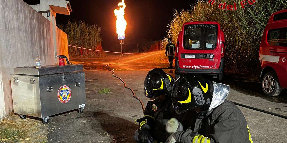 Fuga di GPL a Nicotera Marina, Vigili del Fuoco al lavoro fino a notte per mettere in sicurezza l’area – FOTO E VIDEO