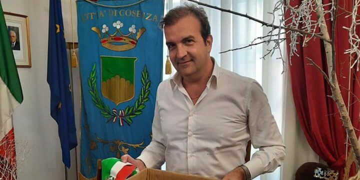 Mario Occhiuto lascia Palazzo dei Bruzi: «E’ arrivato il momento di salutarci»