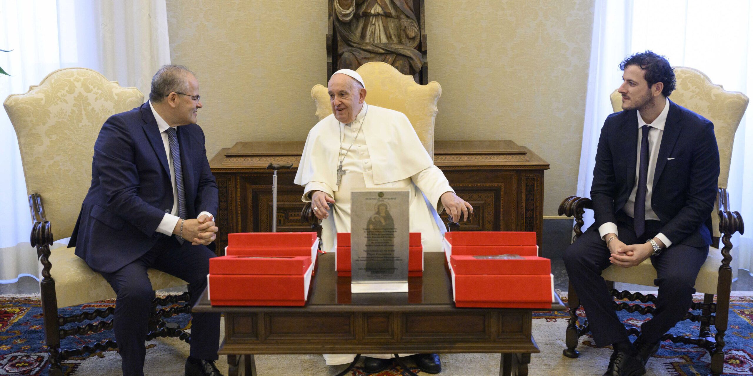 «Papa Francesco ha predicato amore e speranza: un onore aver lavorato per Lui»