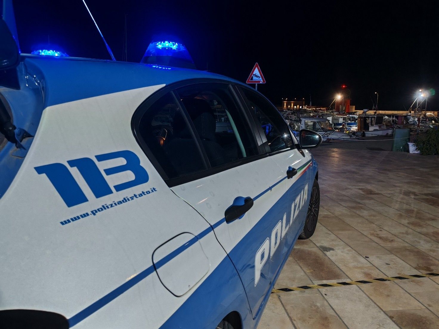 Crotone, pusher arrestato dalla polizia: in casa nascondeva 100 grammi di hashish