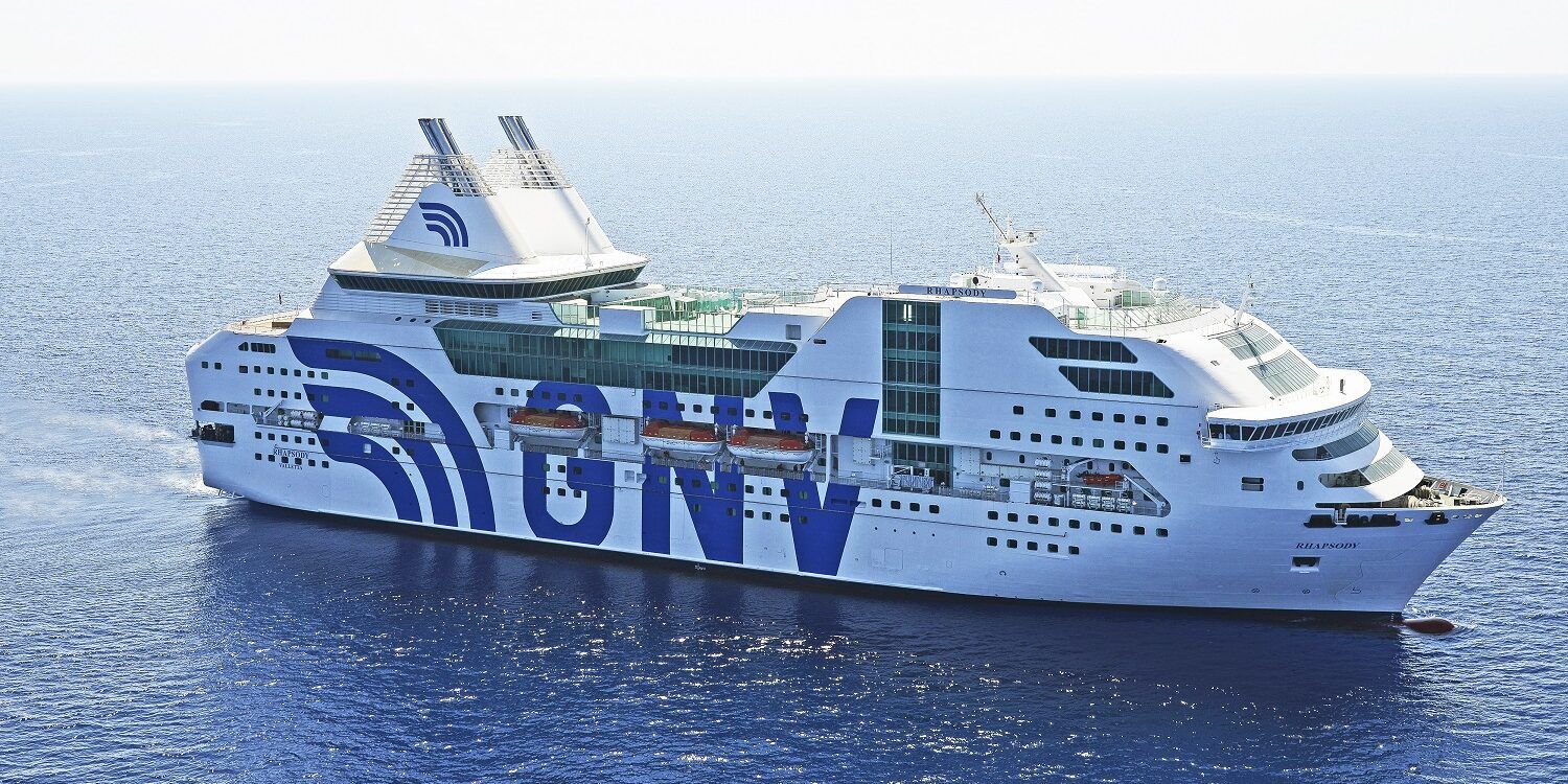 Covid, nave quarantena approda a Gioia Tauro con 159 migranti