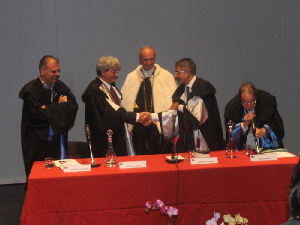 Tutti in piedi per il dottor Martone