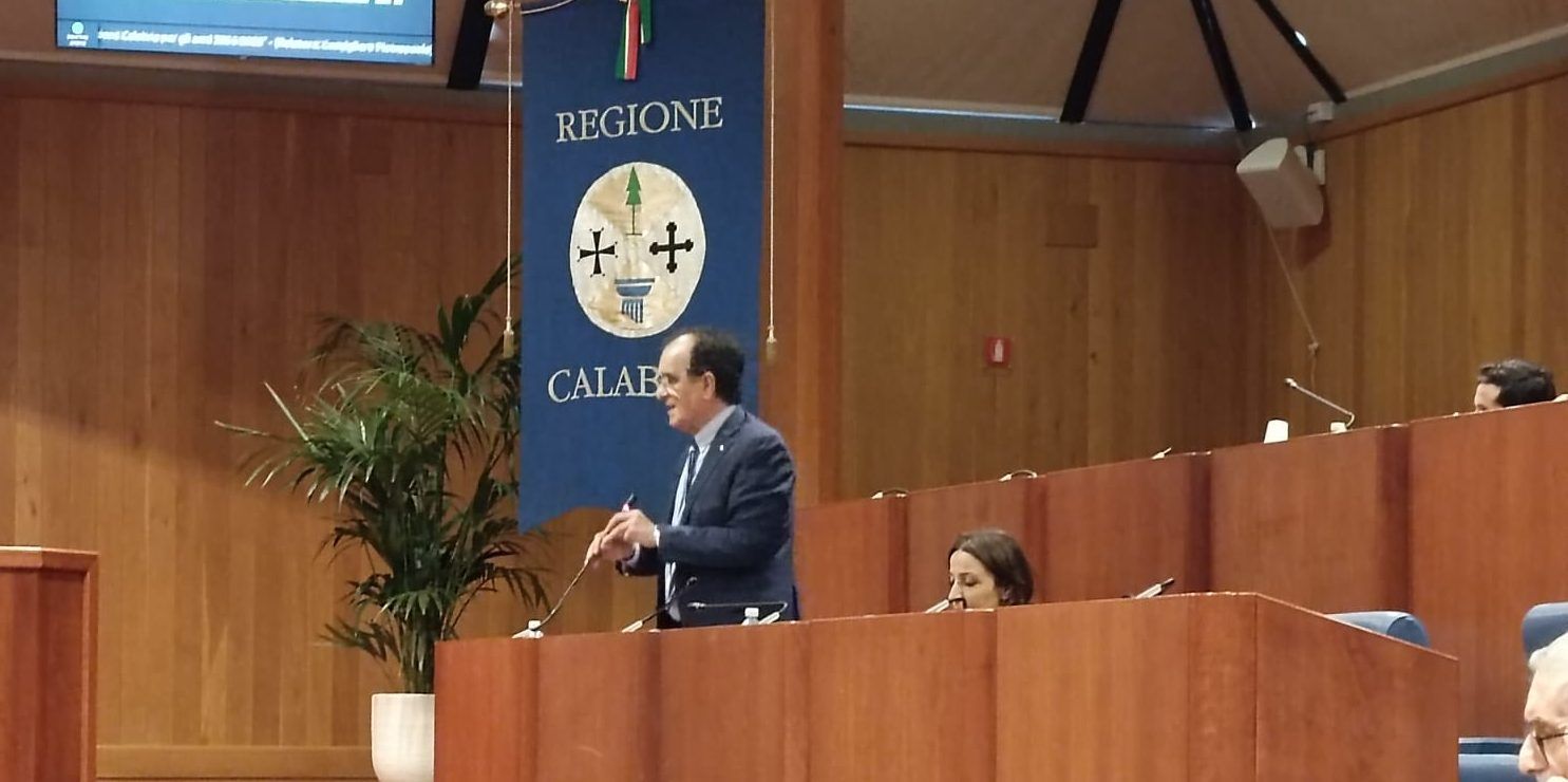 «La Calabria segua l’esempio delle altre Regioni: esenzione dal bollo per le auto ibride»