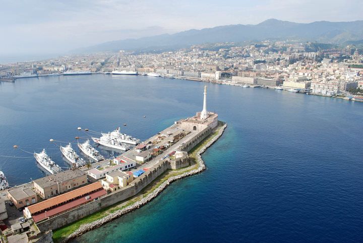 La Consulta boccia il ricorso della Regione. Via libera all'Autorità portuale di Messina