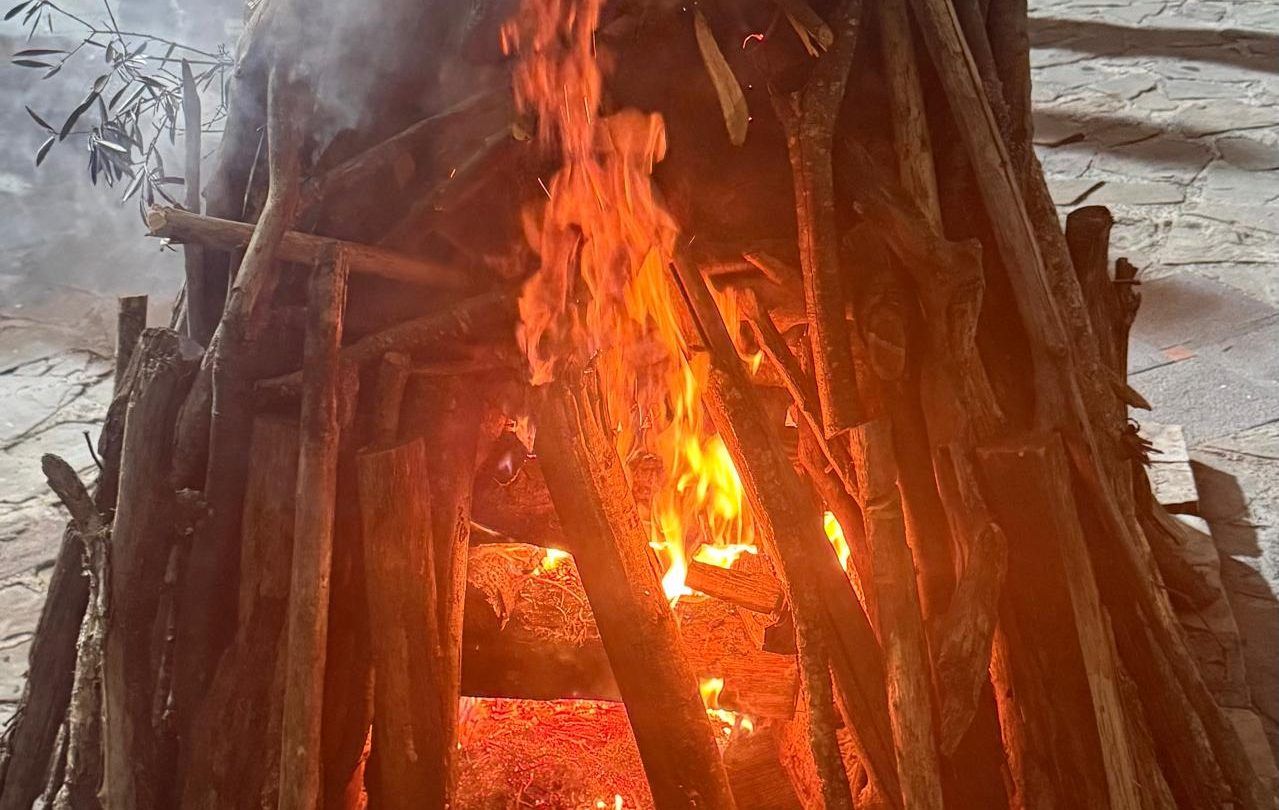 Il fuoco puro di Sant’Agata di Esaro: la storia di Salvatore “la Scimmia” e un rito antico salvato dal cuore di un amico
