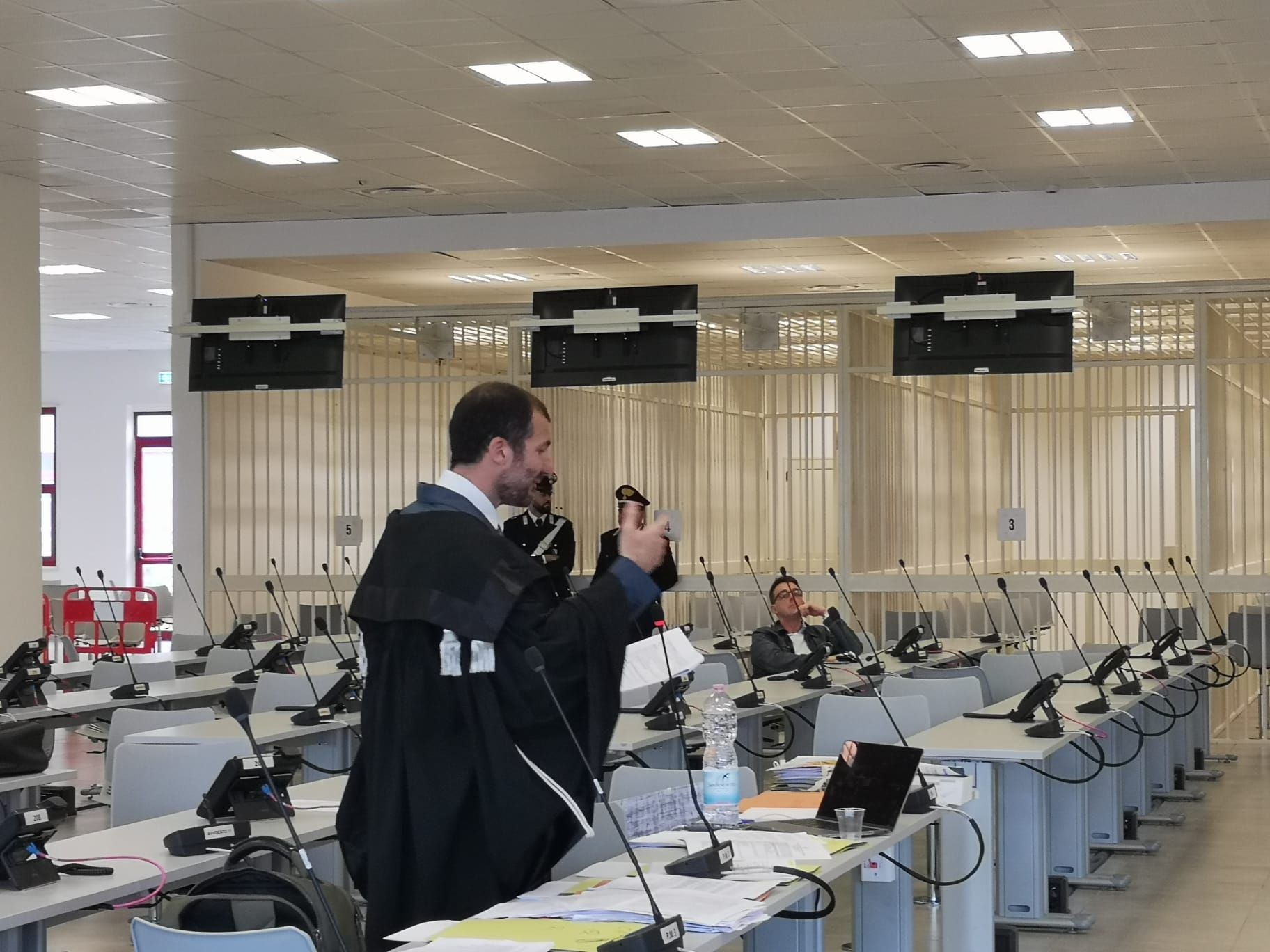 Il linguaggio della ‘ndrangheta: gli amici, i detenuti, le pretese. Le intercettazioni che raccontano il processo Rinascita