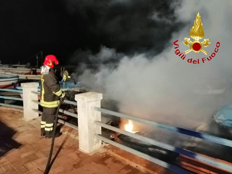 Briatico, in fiamme cinque imbarcazioni