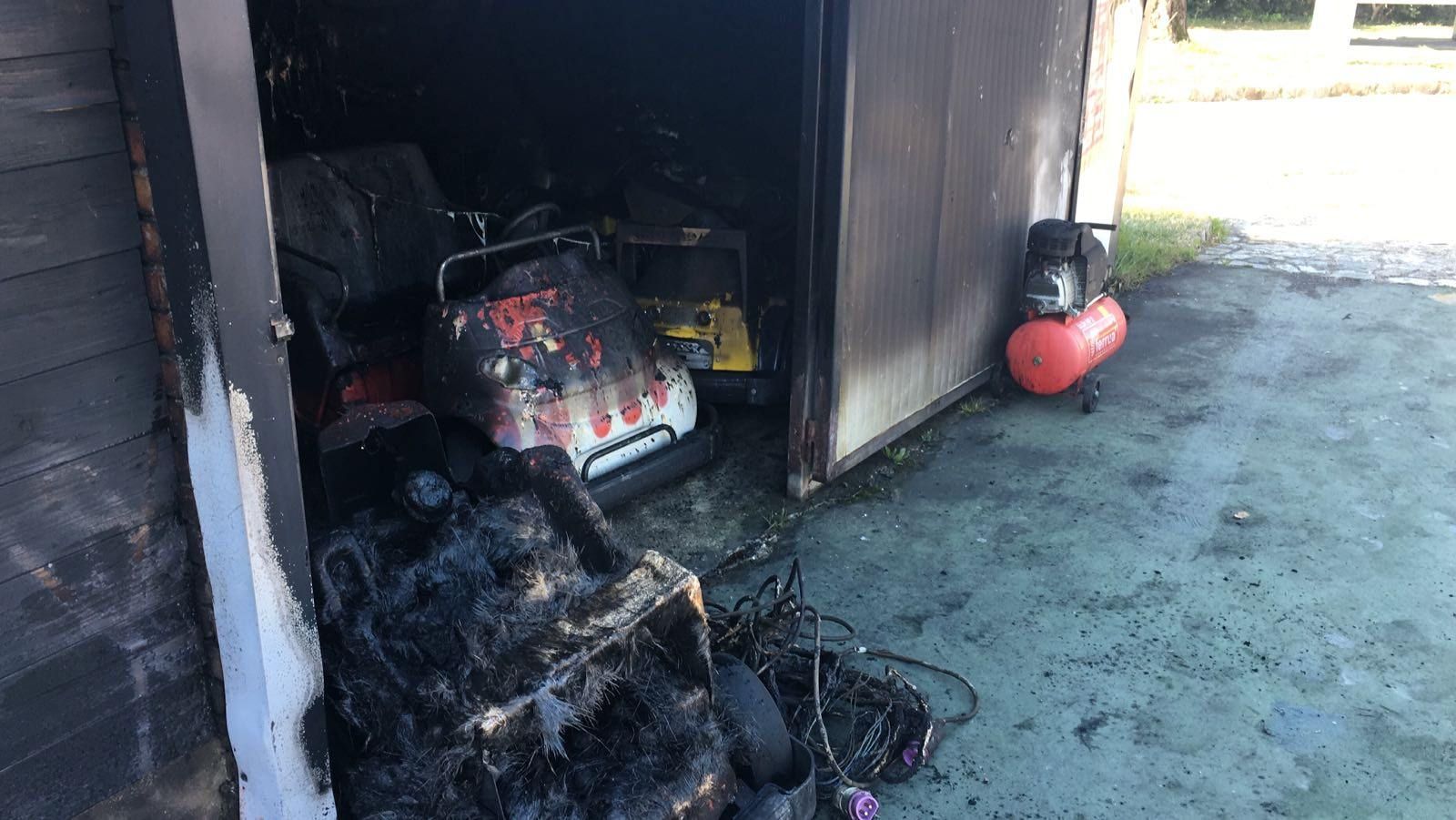 Incendiata l'area delle giostrine a Catanzaro – IL VIDEO