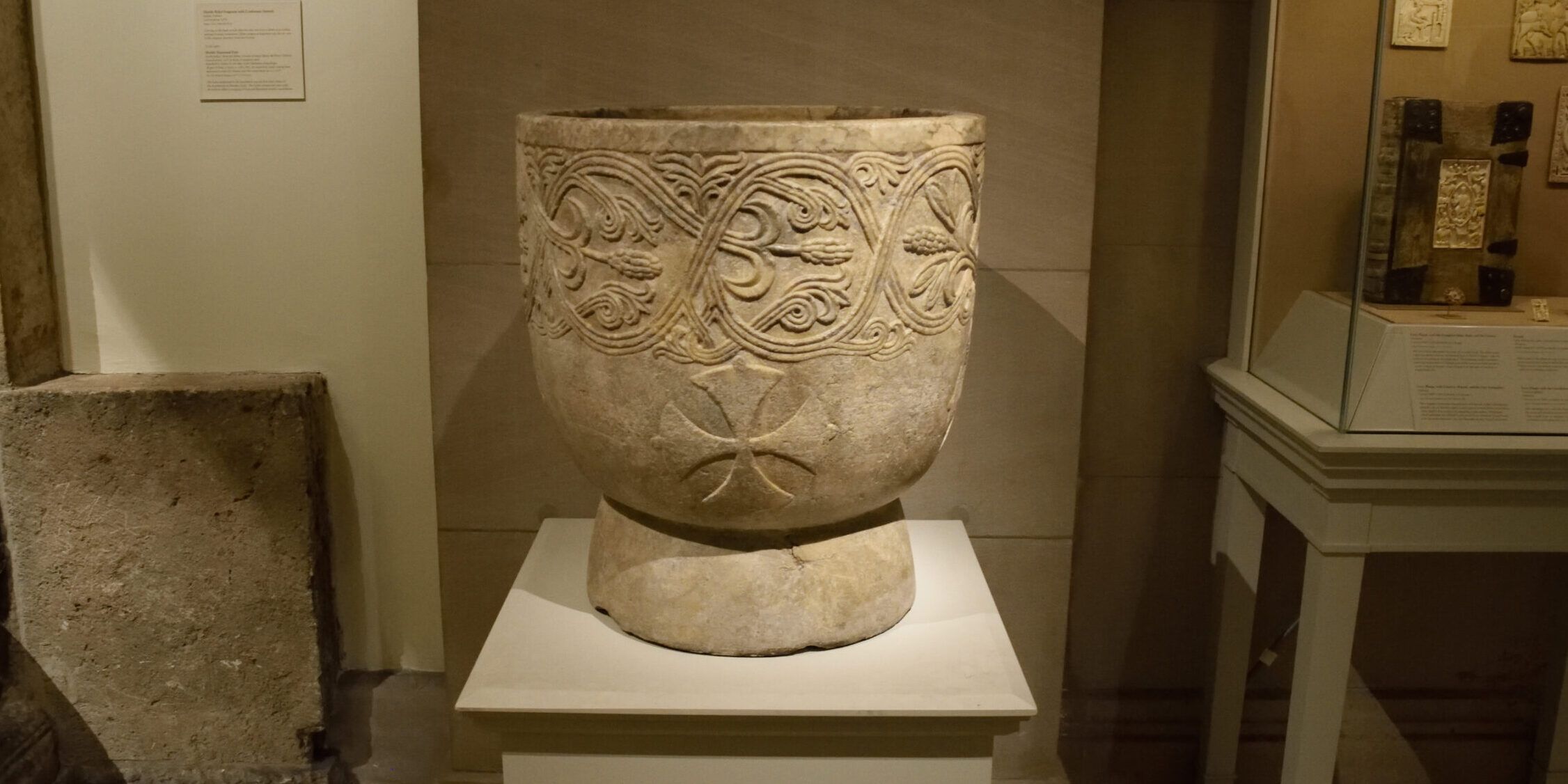 “Rossano Recupera” scrive al Metropolitan Museum di New York: «Il fonte battesimale torni all’abbazia del Patire» – VIDEO