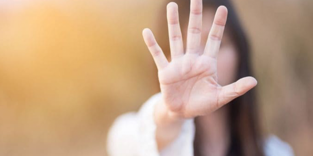 Prima gli insulti, poi una testata in pieno viso. Aggressione omofoba a Vallefiorita