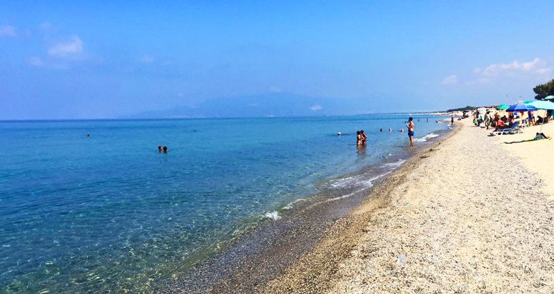 Bagni sicuri ma a distanza, le regole dell’Iss per le spiagge