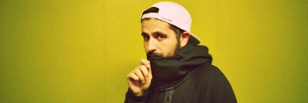 Rapper postò (in Calabria) foto di agenti «come maiali», chiesta l’archiviazione