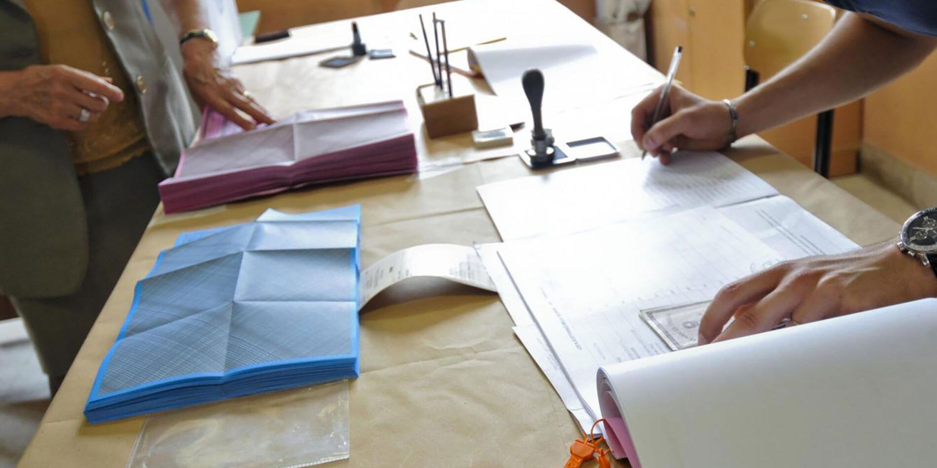 Calabria al voto, a mezzogiorno affluenza bassissima